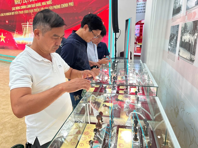 Lần đầu công bố con dấu của Chính phủ, lãnh đạo Chính phủ qua các thời kỳ- Ảnh 19. Lần đầu công bố con dấu của Chính phủ, lãnh đạo Chính phủ qua các thời kỳ- Ảnh 19.