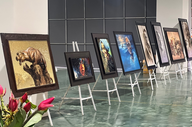 Bộ tranh ghép gốm độc đáo về các nhân vật nổi tiếng- Ảnh 1. Bộ tranh ghép gốm độc đáo về các nhân vật nổi tiếng- Ảnh 1.