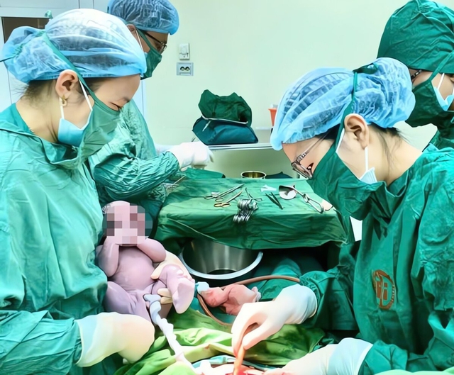 Mổ bắt con khẩn cấp, lọc máu cứu sản phụ vì biến chứng bất ngờ- Ảnh 1. Mổ bắt con khẩn cấp, lọc máu cứu sản phụ vì biến chứng bất ngờ- Ảnh 1.