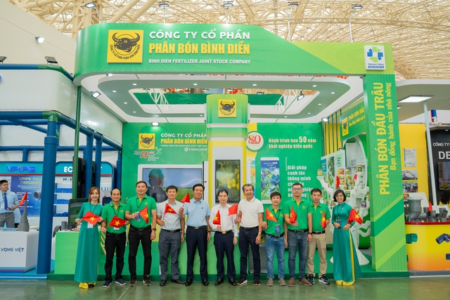 Phân bón Bình Điền: Khẳng định vị thế thương hiệu quốc gia với tầm nhìn "Xanh hóa - Số hóa"- Ảnh 3. Phân bón Bình Điền: Khẳng định vị thế thương hiệu quốc gia với tầm nhìn "Xanh hóa - Số hóa"- Ảnh 3.