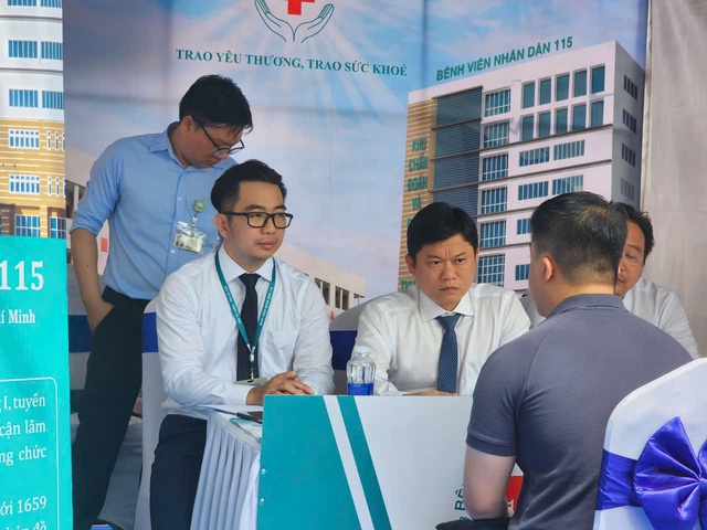 381 vị trí tuyển dụng tại ngày hội việc làm ngành y TP HCM năm 2025 - Ảnh 4.