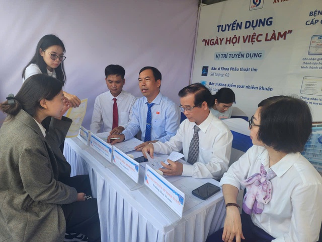 381 vị trí tuyển dụng tại ngày hội việc làm ngành y TP HCM năm 2025 - Ảnh 3.