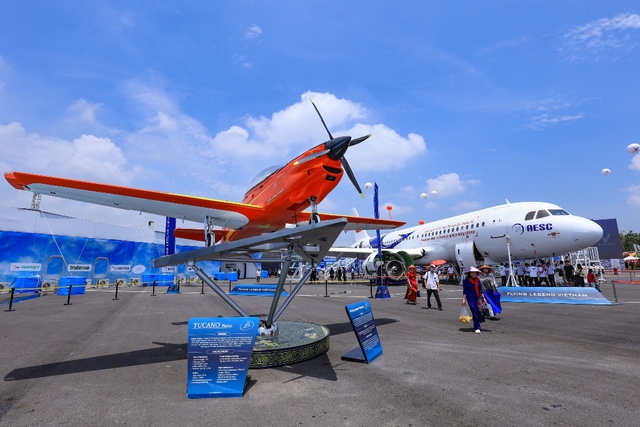 Trải nghiệm lái máy bay "như thật" tại Triển lãm thành tựu đất nước- Ảnh 9.