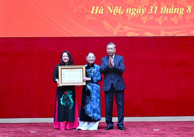 Tổng Bí thư dự Lễ truy tặng Danh hiệu Anh hùng cho Thượng tướng Bùi Thiện Ngộ- Ảnh 2. Tổng Bí thư dự Lễ truy tặng Danh hiệu Anh hùng cho Thượng tướng Bùi Thiện Ngộ- Ảnh 2.