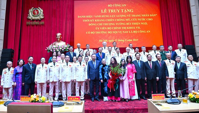 Tổng Bí thư dự Lễ truy tặng Danh hiệu Anh hùng cho Thượng tướng Bùi Thiện Ngộ- Ảnh 3. Tổng Bí thư dự Lễ truy tặng Danh hiệu Anh hùng cho Thượng tướng Bùi Thiện Ngộ- Ảnh 3.