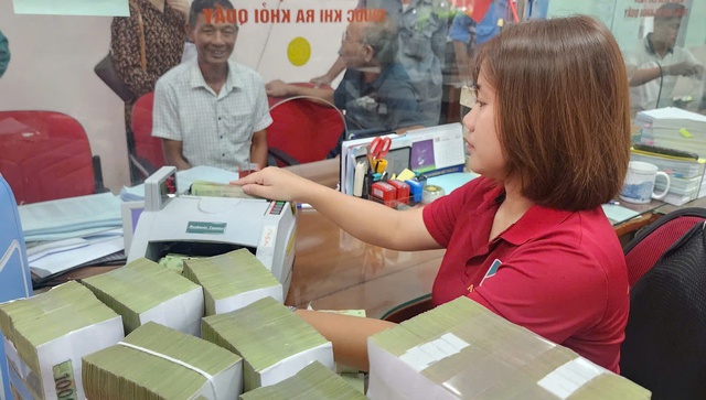 Agribank làm việc xuyên lễ để đảm bảo tặng quà kịp thời cho người dân dịp Quốc khánh 2-9- Ảnh 4. Agribank làm việc xuyên lễ để đảm bảo tặng quà kịp thời cho người dân dịp Quốc khánh 2-9- Ảnh 4.