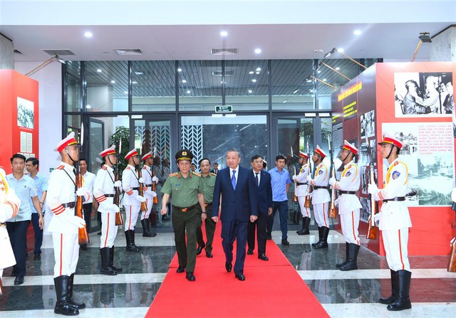 Tổng Bí thư Tô Lâm gặp mặt điển hình tiên tiến CAND tại Đại hội thi đua lần thứ IX - Ảnh 2.