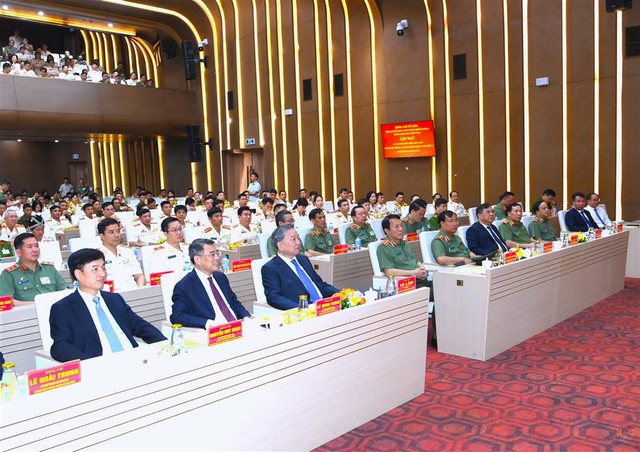 Tổng Bí thư Tô Lâm gặp mặt điển hình tiên tiến CAND tại Đại hội thi đua lần thứ IX - Ảnh 4.
