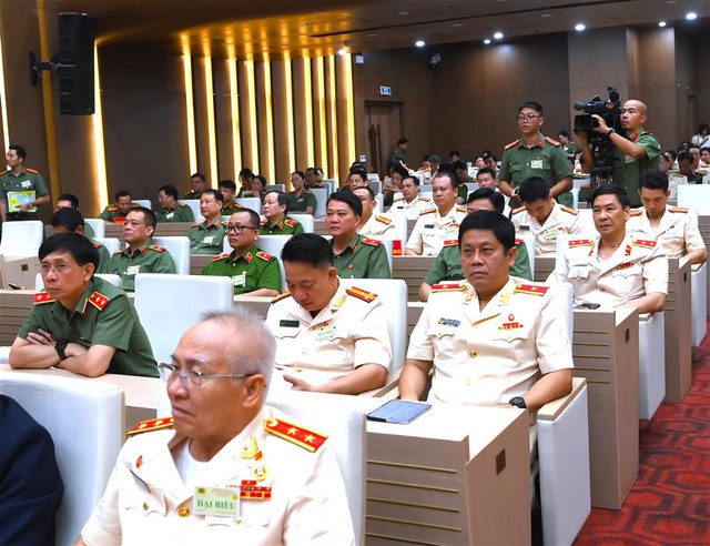 Tổng Bí thư Tô Lâm gặp mặt điển hình tiên tiến CAND tại Đại hội thi đua lần thứ IX - Ảnh 7.