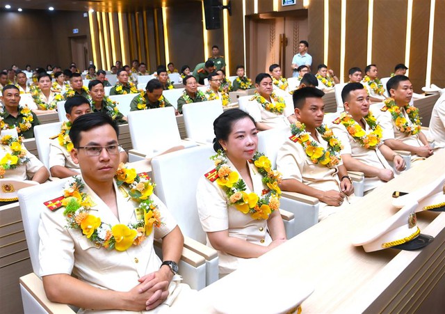 Tổng Bí thư Tô Lâm gặp mặt điển hình tiên tiến CAND tại Đại hội thi đua lần thứ IX - Ảnh 8.