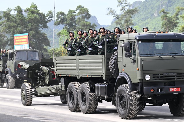 Chiêm ngưỡng xe tăng Quân đội và vũ khí hiện đại trong buổi Huấn luyện A80 - Ảnh 4.
