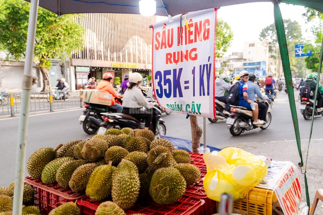 VIDEO: Thực hư sầu riêng giá 35.000 đồng/ký tại TP HCM - Ảnh 4.