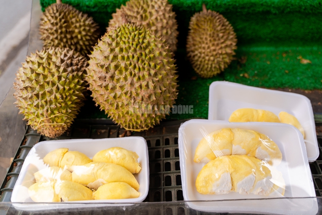 VIDEO: Thực hư sầu riêng giá 35.000 đồng/ký tại TP HCM - Ảnh 7.