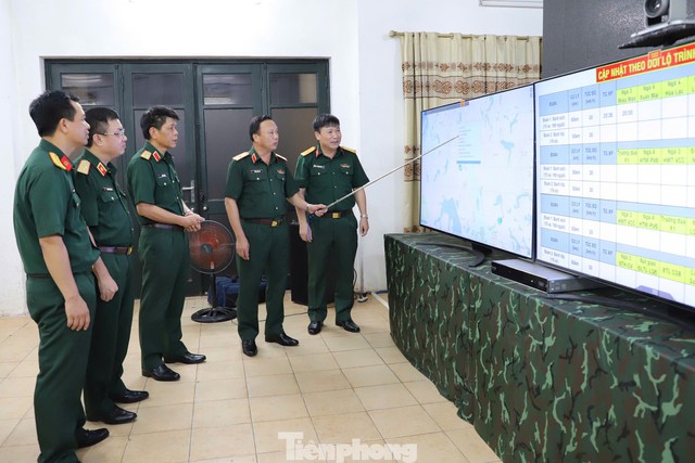 Xe pháo quân sự thực hành cơ động đêm về Quảng trường Ba Đình thực hiện nhiệm vụ A80- Ảnh 10. Xe pháo quân sự thực hành cơ động đêm về Quảng trường Ba Đình thực hiện nhiệm vụ A80- Ảnh 10.