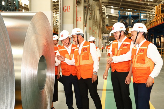 Tập đoàn Hoa Sen sản xuất thành công tôn siêu bền Hoa Sen Mag Shield - Ảnh 2.