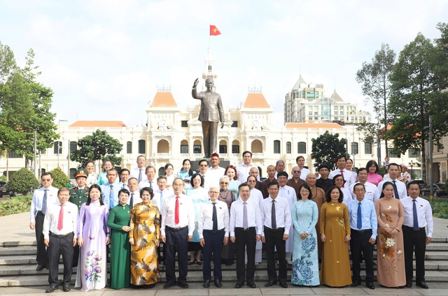 Triển lãm Vinh quang 80 năm Quốc hội Việt Nam tại TP HCM - Ảnh 9. Triển lãm Vinh quang 80 năm Quốc hội Việt Nam tại TP HCM - Ảnh 9.