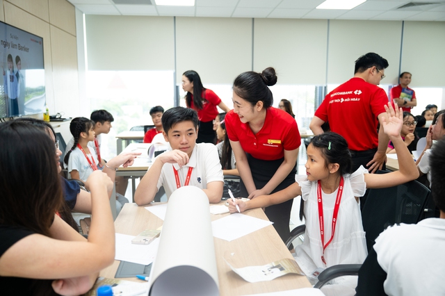 Techcombank tiếp tục kiến tạo hành trình giáo dục tài chính cho thế hệ tiếp nối vượt trội- Ảnh 3. Techcombank tiếp tục kiến tạo hành trình giáo dục tài chính cho thế hệ tiếp nối vượt trội- Ảnh 3.
