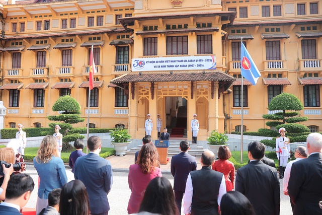 Trang trọng Lễ thượng cờ ASEAN tại Hà Nội- Ảnh 15.
