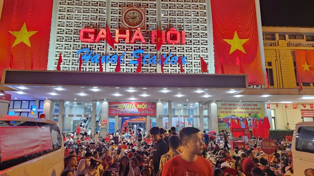 Emotional, proud rally and parade mark 80th National Day - Ảnh 14. Emotional, proud rally and parade mark 80th National Day - Ảnh 14.