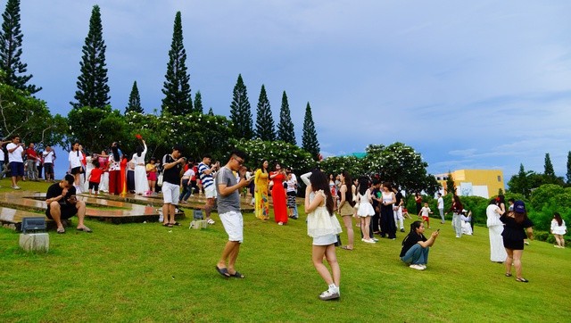 Vũng Tàu ngăn chặn hành vi phản cảm tại Đài Liệt sĩ và công viên Bãi Sau - Ảnh 1.