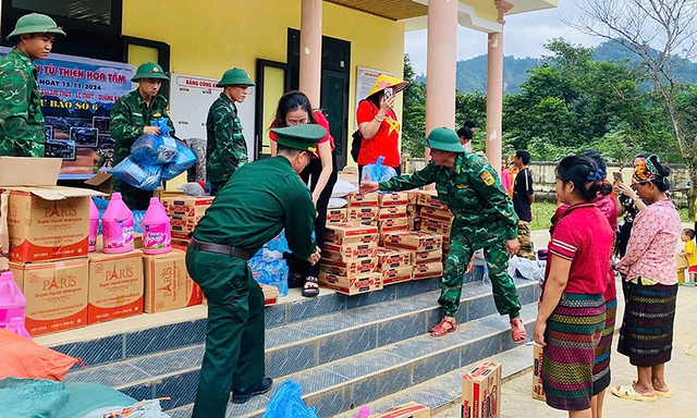 Lính biên phòng Quảng Trị về bản dựng nhà, gieo mạ cùng dân- Ảnh 8.