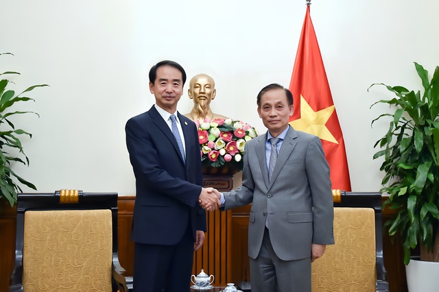 Quyền Bộ trưởng Ngọai giao Lê Hòai Trung tiếp Đại sứ Trung Quốc Hà Vĩ tại Hà Nội - Ảnh 1. Quyền Bộ trưởng Ngọai giao Lê Hòai Trung tiếp Đại sứ Trung Quốc Hà Vĩ tại Hà Nội - Ảnh 1.