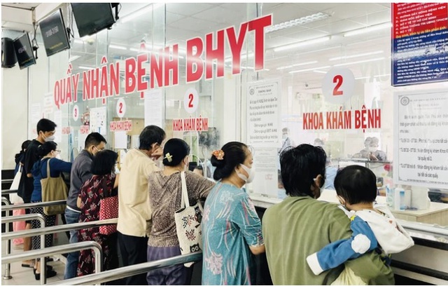 Bộ Chính trị: Từ 2026, người dân được khám sức khỏe định kỳ miễn phí, tiến tới miễn viện phí cơ bản- Ảnh 2. Bộ Chính trị: Từ 2026, người dân được khám sức khỏe định kỳ miễn phí, tiến tới miễn viện phí cơ bản- Ảnh 2.