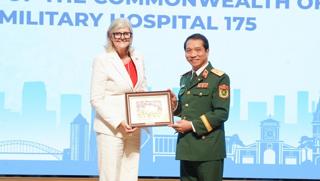 Hình ảnh đẹp trong chuyến thăm của Toàn quyền Úc tại Bệnh viện Quân y 175- Ảnh 4.