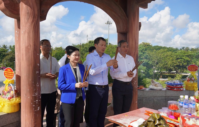 Bí thư Tỉnh ủy Đồng Nai Vũ Hồng Văn viếng thăm Thành Cổ Quảng Trị- Ảnh 3. Bí thư Tỉnh ủy Đồng Nai Vũ Hồng Văn viếng thăm Thành Cổ Quảng Trị- Ảnh 3.