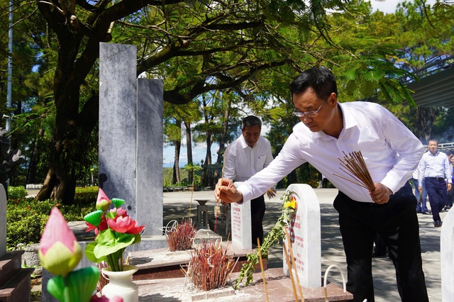 Bí thư Tỉnh ủy Đồng Nai Vũ Hồng Văn viếng thăm Thành Cổ Quảng Trị- Ảnh 6. Bí thư Tỉnh ủy Đồng Nai Vũ Hồng Văn viếng thăm Thành Cổ Quảng Trị- Ảnh 6.