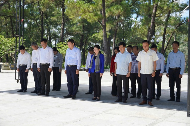 Bí thư Tỉnh ủy Đồng Nai Vũ Hồng Văn viếng thăm Thành Cổ Quảng Trị- Ảnh 2. Bí thư Tỉnh ủy Đồng Nai Vũ Hồng Văn viếng thăm Thành Cổ Quảng Trị- Ảnh 2.