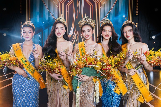 Gia cảnh đặc biệt của tân hoa hậu Hòa bình Việt Nam 2025
- Ảnh 3. Gia cảnh đặc biệt của tân hoa hậu Hòa bình Việt Nam 2025
- Ảnh 3.