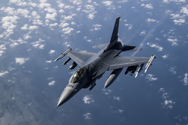Hàng loạt máy bay "lạc" vào khu vực có tổng thống Mỹ, F-16 phải chặn khẩn- Ảnh 1. Hàng loạt máy bay "lạc" vào khu vực có tổng thống Mỹ, F-16 phải chặn khẩn- Ảnh 1.