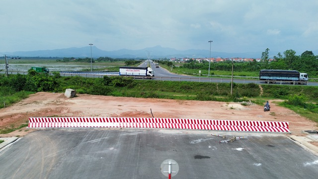 Không có chuyện "làm cầu vượt Điện Biên Phủ" qua đường tránh Đồng Hới- Ảnh 2. Không có chuyện "làm cầu vượt Điện Biên Phủ" qua đường tránh Đồng Hới- Ảnh 2.