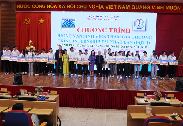 170 sinh viên Trường ĐH Cửu Long tham gia phỏng vấn với phía Nhật Bản- Ảnh 3. 170 sinh viên Trường ĐH Cửu Long tham gia phỏng vấn với phía Nhật Bản- Ảnh 3.