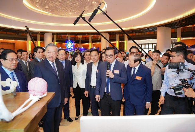 Vinmec gây ấn tượng với robot y tế “Make in Vietnam” và công nghệ 3D đột phá- Ảnh 2. Vinmec gây ấn tượng với robot y tế “Make in Vietnam” và công nghệ 3D đột phá- Ảnh 2.