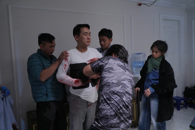 "Bác sĩ Lê" Hứa Vĩ Văn không ngại đánh nhau - Ảnh 3. "Bác sĩ Lê" Hứa Vĩ Văn không ngại đánh nhau - Ảnh 3.