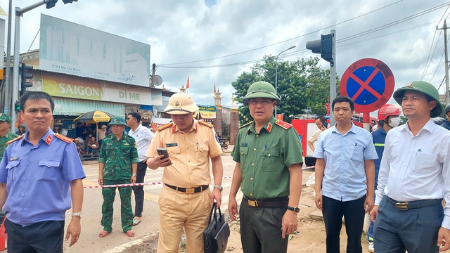Vụ xe tải lao vào chợ: Xác định danh tính 3 nạn nhân tử vong- Ảnh 1. Vụ xe tải lao vào chợ: Xác định danh tính 3 nạn nhân tử vong- Ảnh 1.