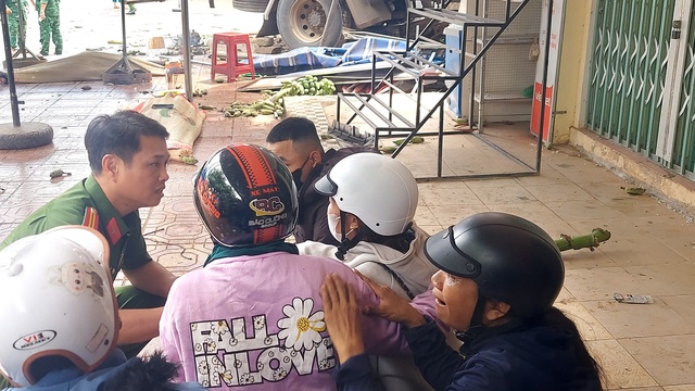 Vụ xe tải lao vào chợ: Xác định danh tính 3 nạn nhân tử vong- Ảnh 3. Vụ xe tải lao vào chợ: Xác định danh tính 3 nạn nhân tử vong- Ảnh 3.