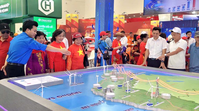 Ngành điện số hóa phục vụ khách hàng tốt hơn- Ảnh 1. Ngành điện số hóa phục vụ khách hàng tốt hơn- Ảnh 1.