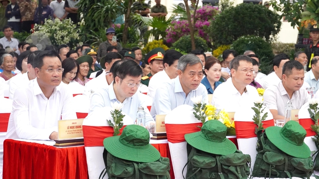 Khánh thành Khu tưởng niệm 16 thanh niên xung phong tại Bến phà Long Đại - Ảnh 3.