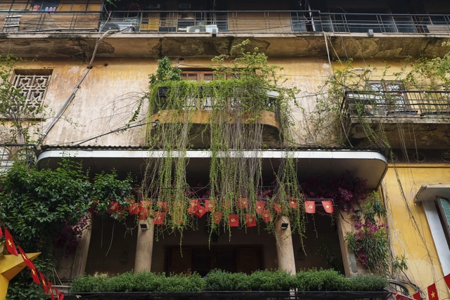 [SPECIAL] Photos show city balconies united under red flags for Vietnam’s National Day - Ảnh 5.