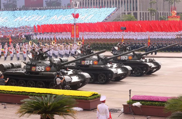 Emotional, proud rally and parade mark 80th National Day - Ảnh 10. Emotional, proud rally and parade mark 80th National Day - Ảnh 10.