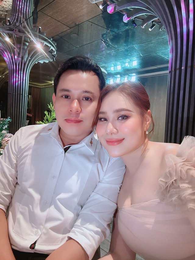 Vợ chồng Hồ Quang Hiếu nhận chúc phúc từ Quốc Trường, Nhật Kim Anh- Ảnh 4.