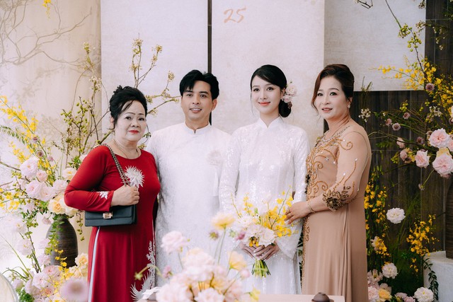 Vợ chồng Hồ Quang Hiếu nhận chúc phúc từ Quốc Trường, Nhật Kim Anh- Ảnh 18.