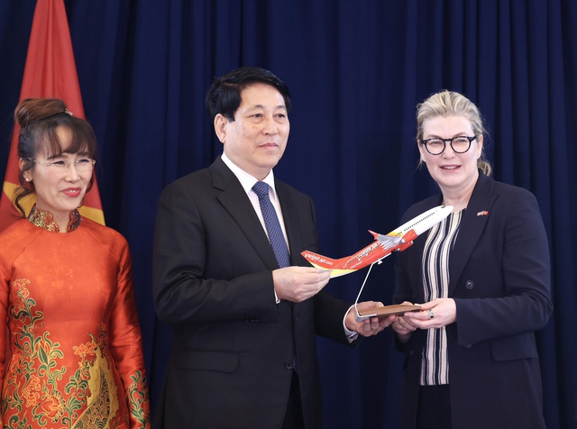 Chủ tịch nước chứng kiến Vietjet nhận bàn giao máy bay Boeing đầu tiên trong đơn hàng 200 chiếc- Ảnh 13. Chủ tịch nước chứng kiến Vietjet nhận bàn giao máy bay Boeing đầu tiên trong đơn hàng 200 chiếc- Ảnh 13.