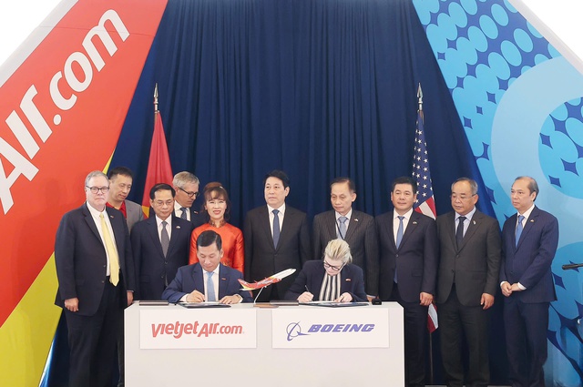 Chủ tịch nước chứng kiến Vietjet nhận bàn giao máy bay Boeing đầu tiên trong đơn hàng 200 chiếc- Ảnh 10. Chủ tịch nước chứng kiến Vietjet nhận bàn giao máy bay Boeing đầu tiên trong đơn hàng 200 chiếc- Ảnh 10.