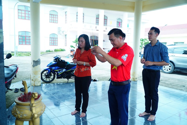 CLIP: Khánh thành tuyến "Đường cờ Tổ quốc" tại xã anh hùng ở Cần Thơ- Ảnh 4. CLIP: Khánh thành tuyến "Đường cờ Tổ quốc" tại xã anh hùng ở Cần Thơ- Ảnh 4.