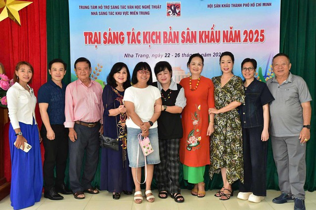 Lê Thu Hạnh, Vương Huyền Cơ, Thu Phương tham gia trại sáng tác Nha Trang- Ảnh 1. Lê Thu Hạnh, Vương Huyền Cơ, Thu Phương tham gia trại sáng tác Nha Trang- Ảnh 1.