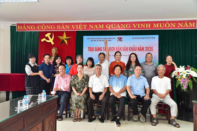 Lê Thu Hạnh, Vương Huyền Cơ, Thu Phương tham gia trại sáng tác Nha Trang- Ảnh 3. Lê Thu Hạnh, Vương Huyền Cơ, Thu Phương tham gia trại sáng tác Nha Trang- Ảnh 3.